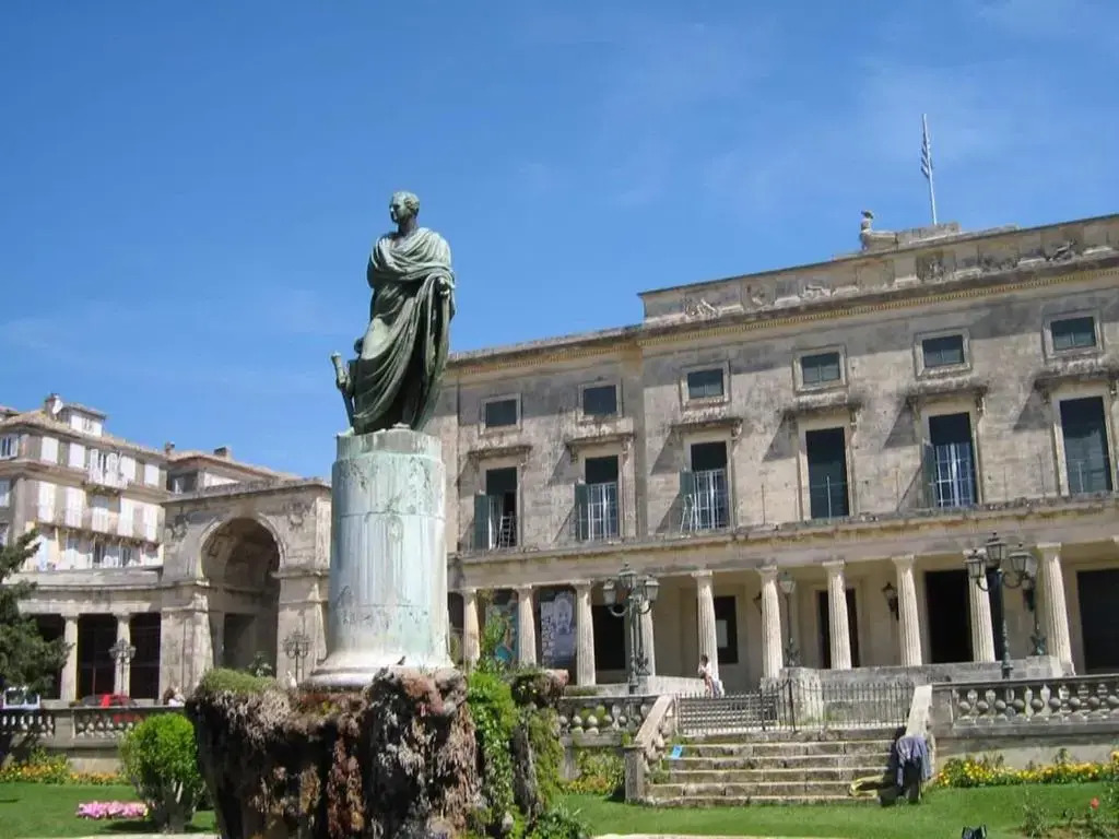 AAY- Best Corfu Town & Sea Apart 2bedroom Renovated + lift / Comfy&Design+WiFi