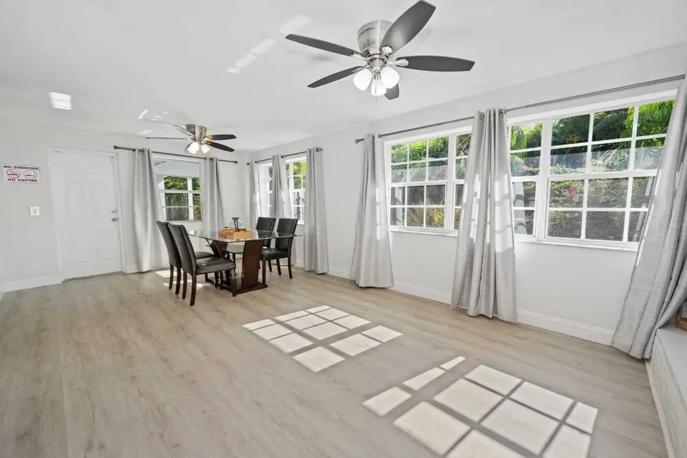 New Private Green Oasis 3br-3bapatio, Private Parking Clean & Cozy