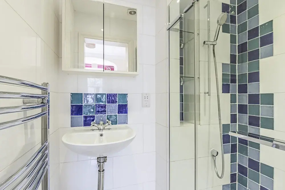 Westbourne Road · Lovely 2 Bed Apartment Near Paradise Park