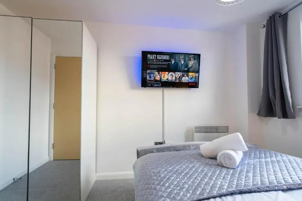 MAEVELA Apartments - Cube View City Centre Apartment - With Balcony View of The Cube - PS4 & Smart TV's