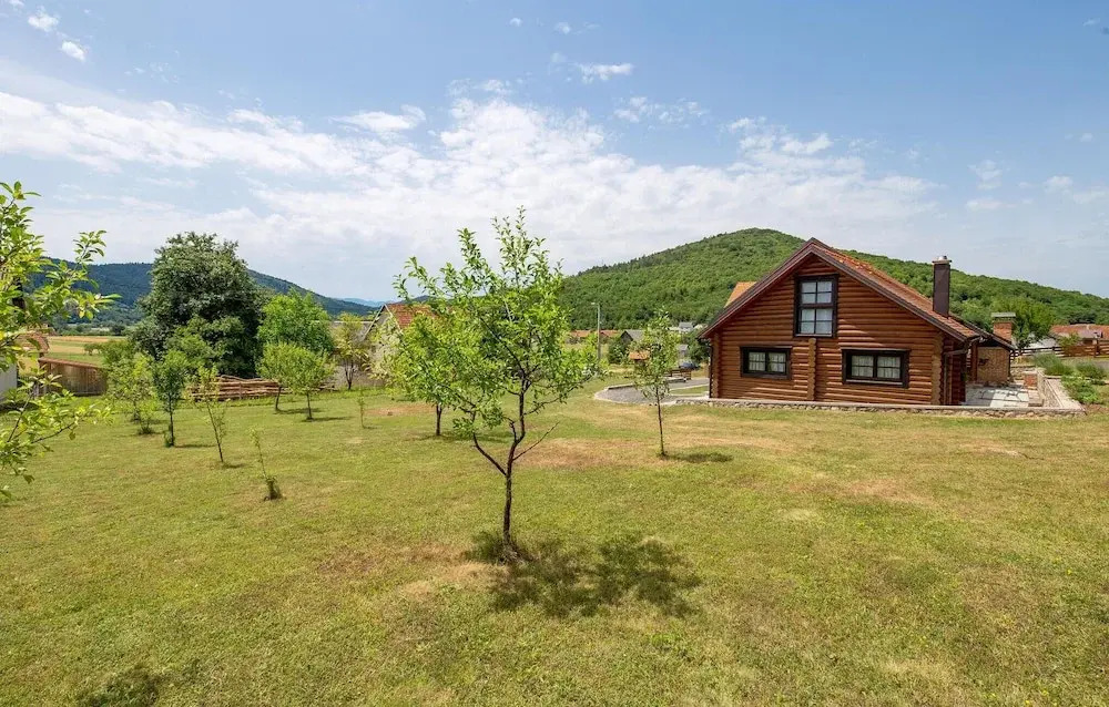4 Bedroom Lovely Home In Otocac