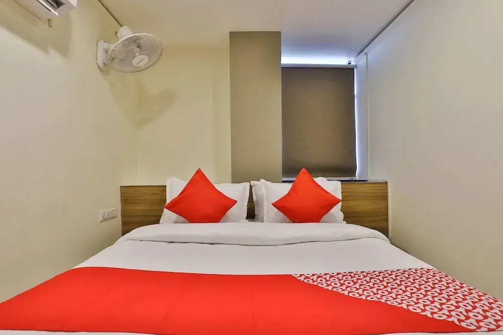OYO 19842 Hotel Royal Inn