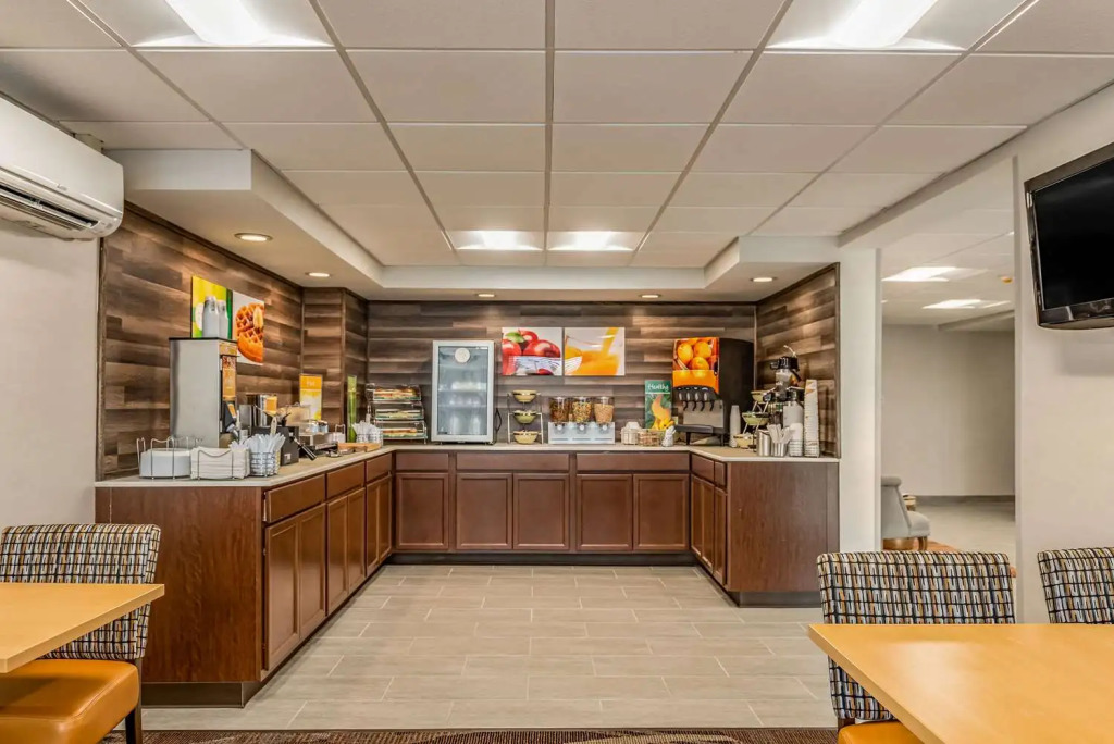 Red Lion Inn & Suites Bucyrus North