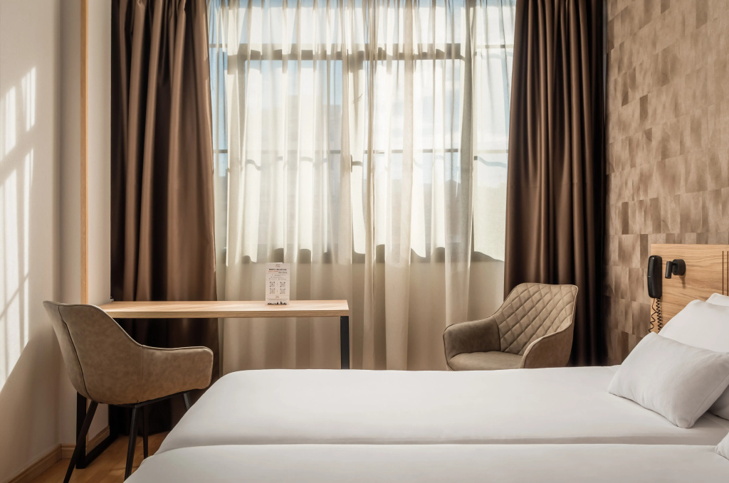 Отель Petit Palace Eixample