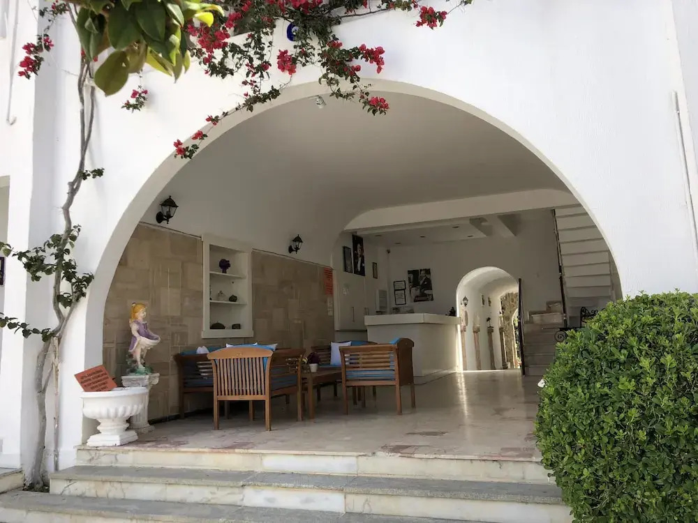 Ayvan Beach Hotel