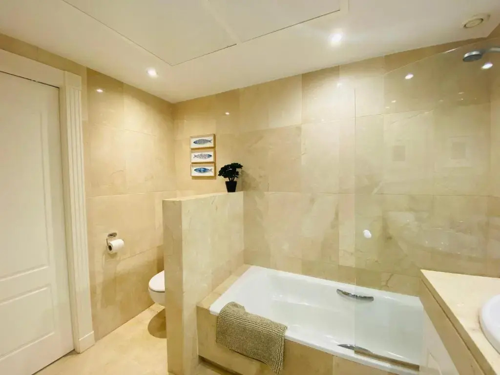 D9 Espectacular y moderno apartamento en primera línea - Estepona - Sinfonia del Mar