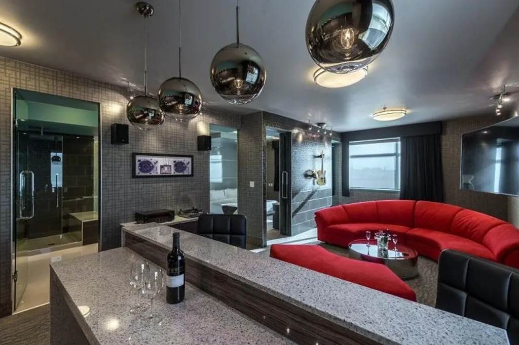 Hotel Clique Calgary Airport