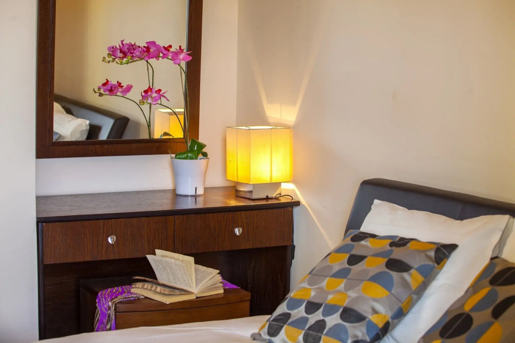 Mackenzie Eftyhia Suite