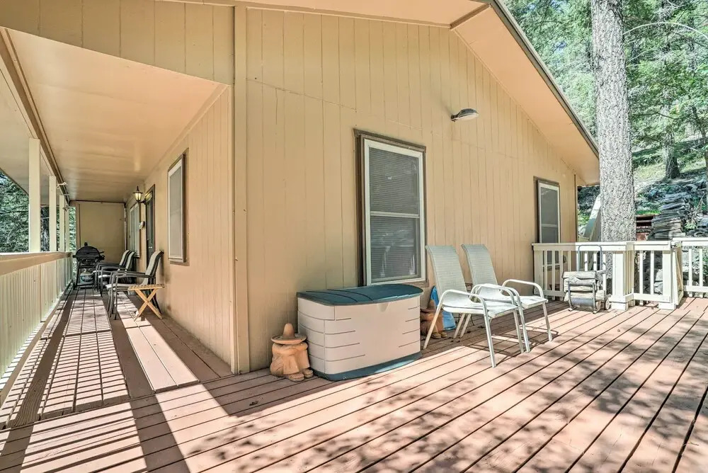Rustic Cloudcroft Home ~ 2 Mi to Ski Slopes!