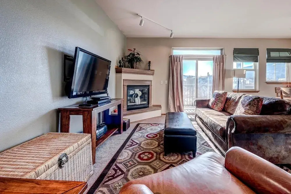Tarn Landing C-19 1 Bedroom Condo by RedAwning