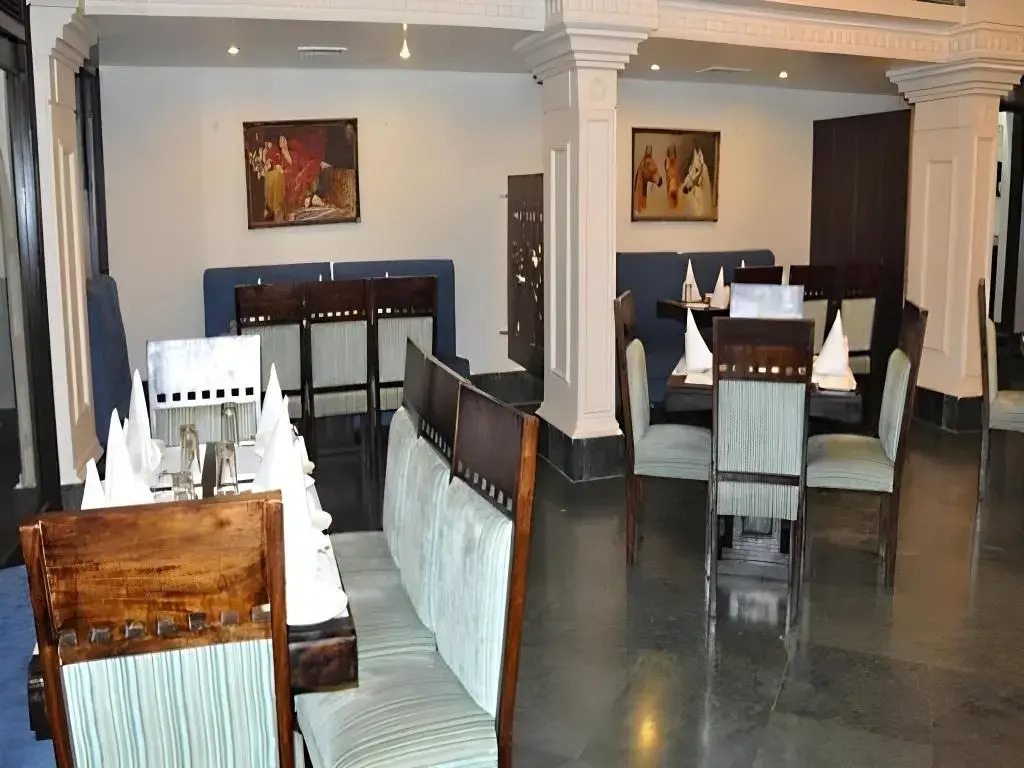Hotel Empire Regency