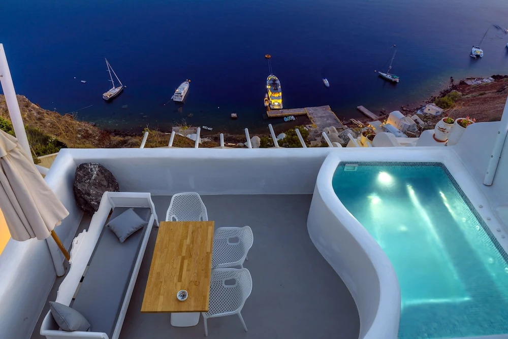 Allure Breeze Suites