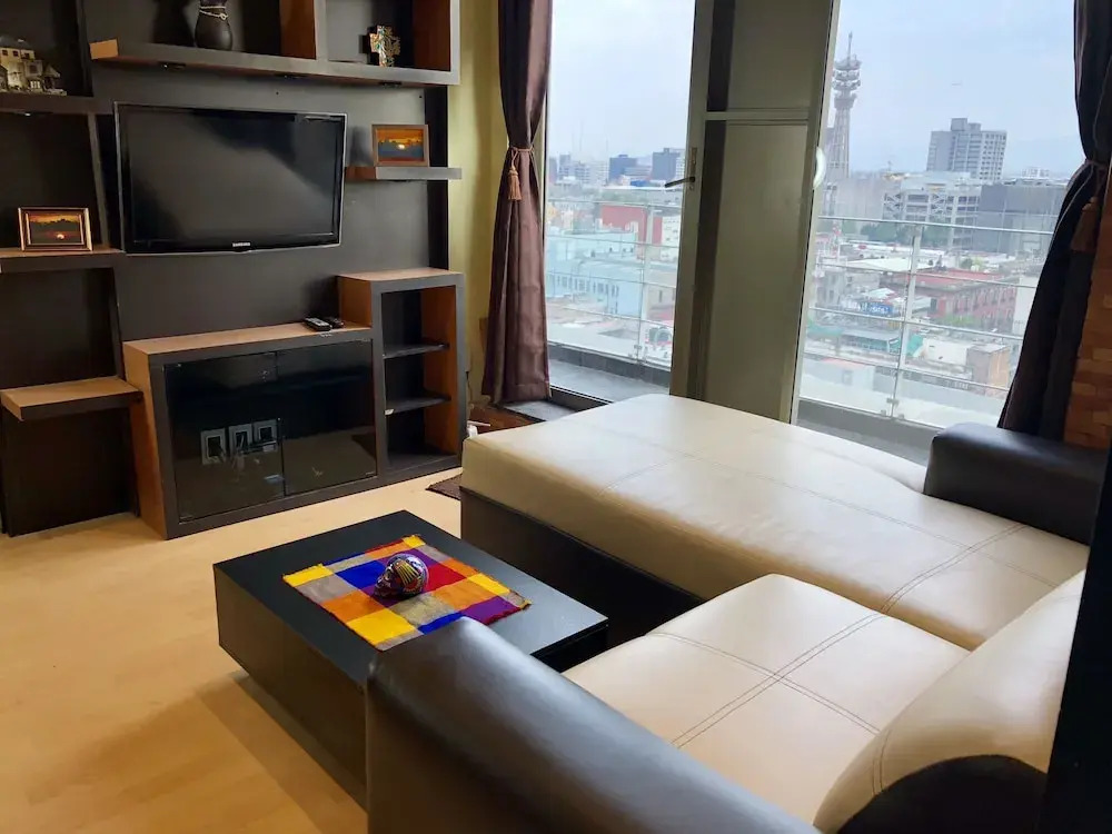Apartment Downtown with Balcony 12 C