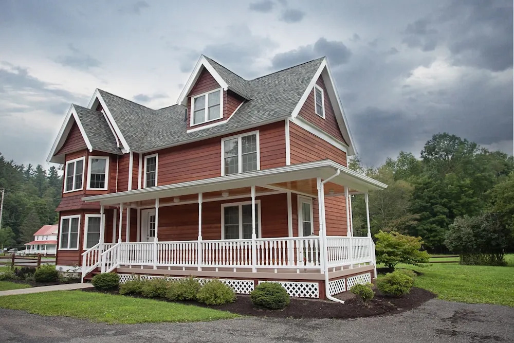 Blue Hill Lodge