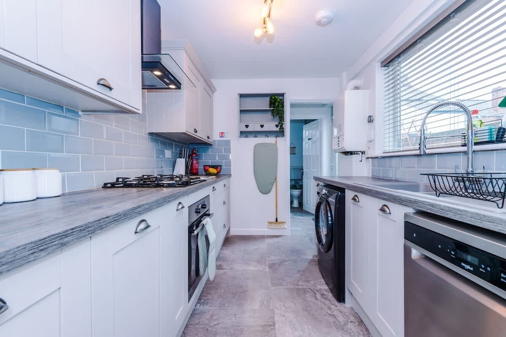 NEW Stylish Home City Centre Location Sleeps 6