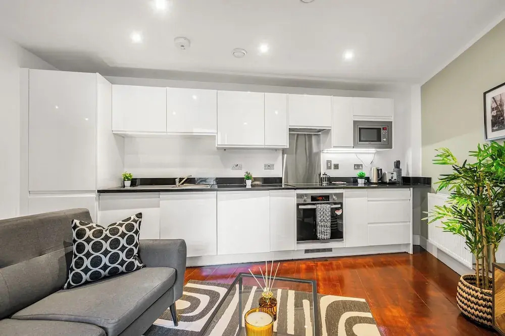 Two Bedroom Apartment in Limehouse
