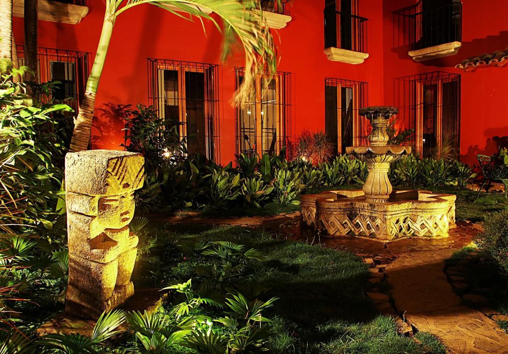 Estrada Hotel & Bistro