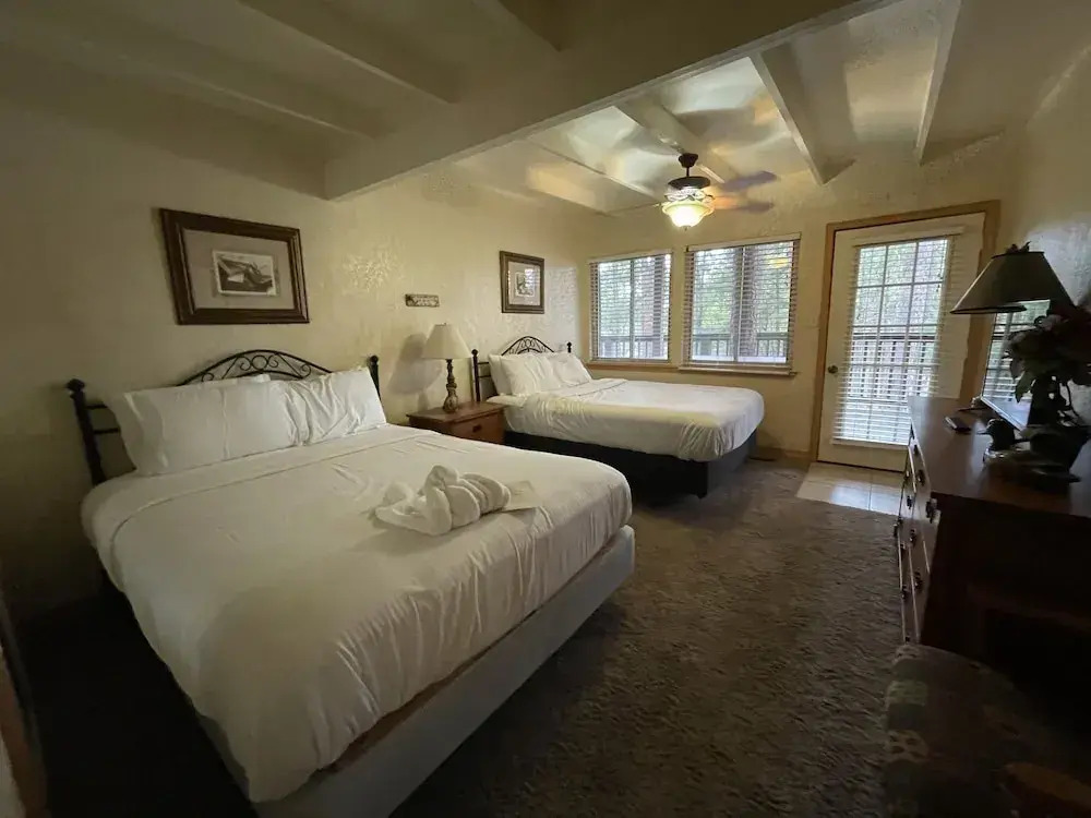 Mountain Harbor Lodge cottage on Lake Ouachita