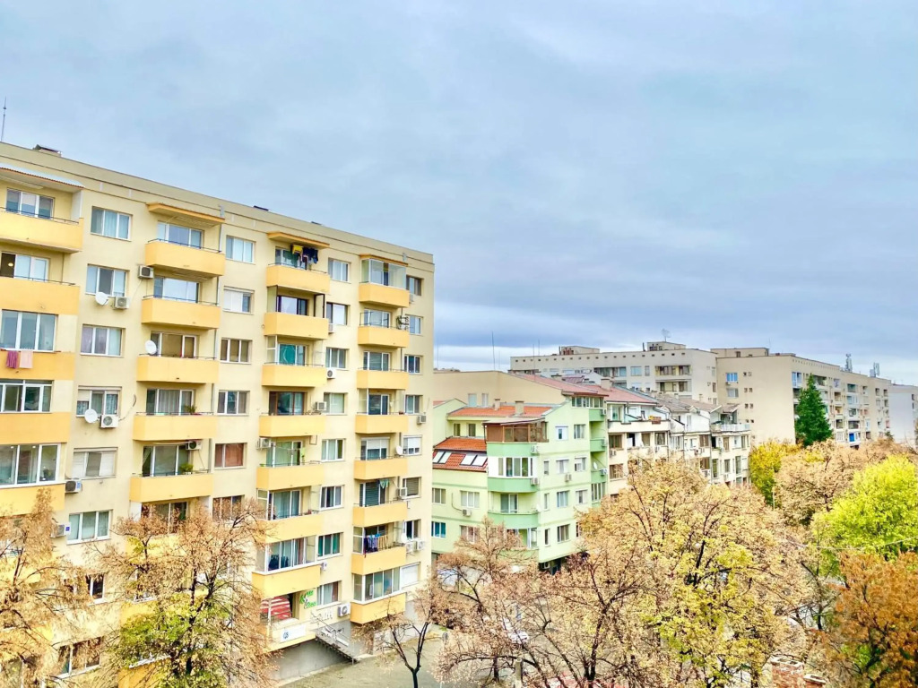 Art Apartment for 4 People Free Parking & Wifi