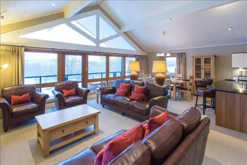 Cameron House Detached Lodge L120
