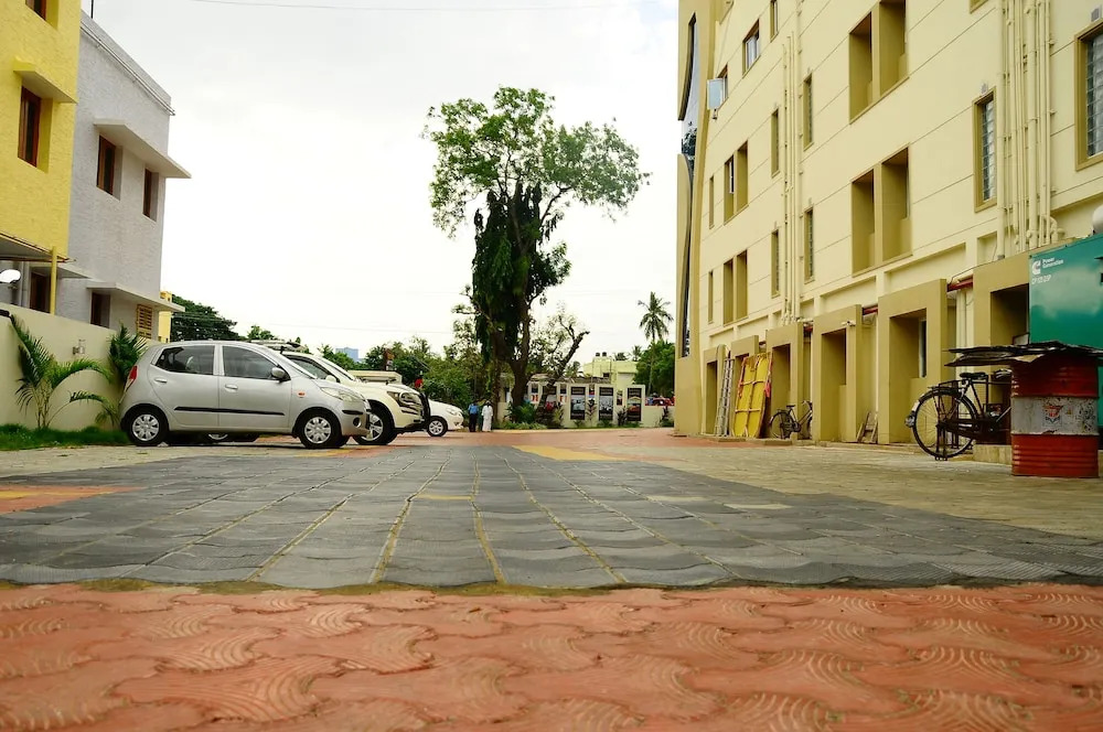 Hotel Aadhi