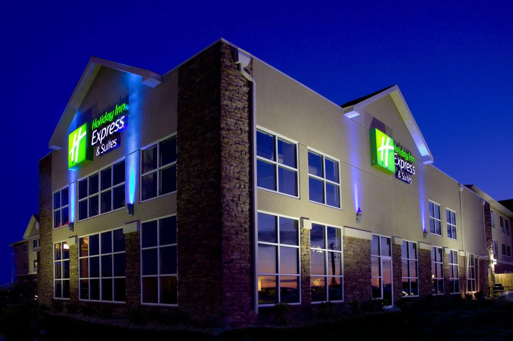 Holiday Inn Express & Suites Rapid City by IHG