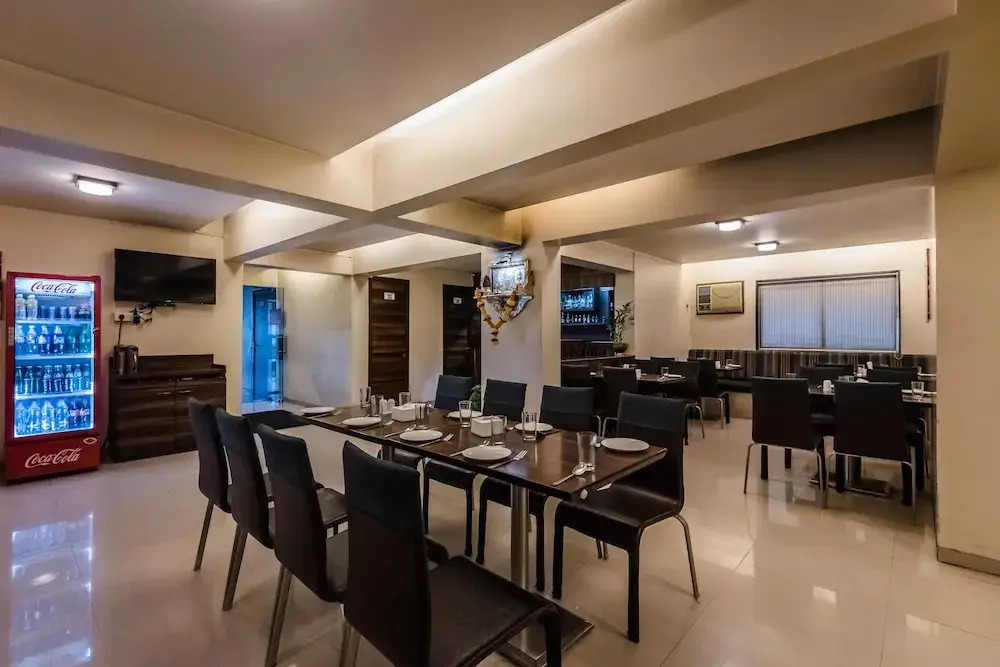 OYO 6833 Hotel Tanish Residency
