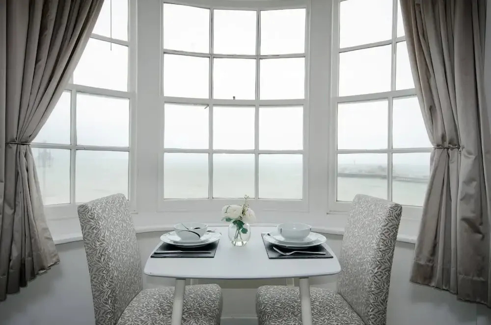 Seaview Regency Apartment With Private Parking