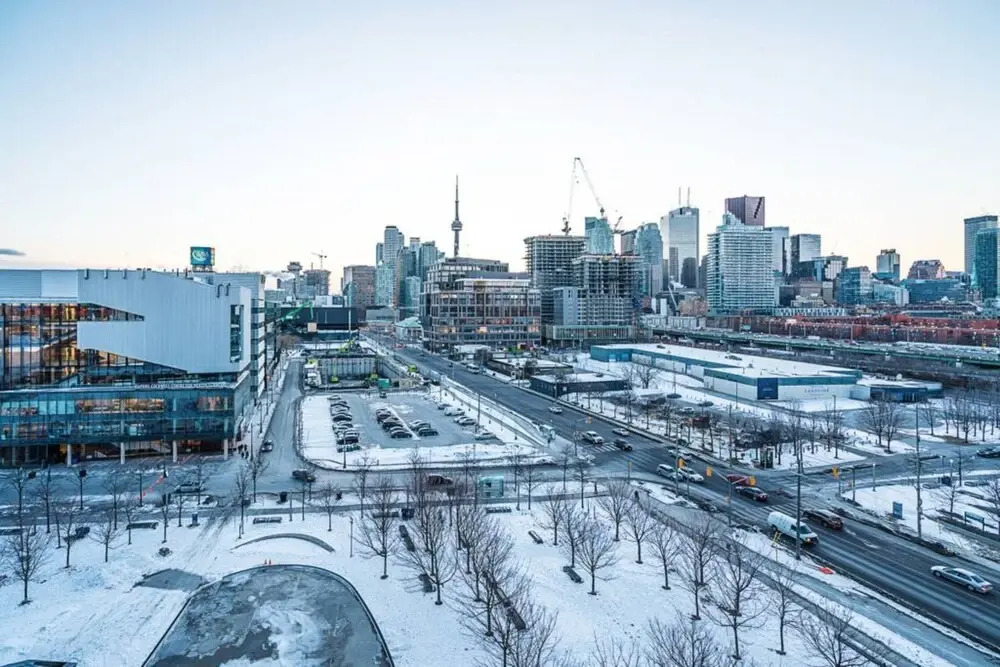 Modern 1 Bedroom Condo With CN Tower Views