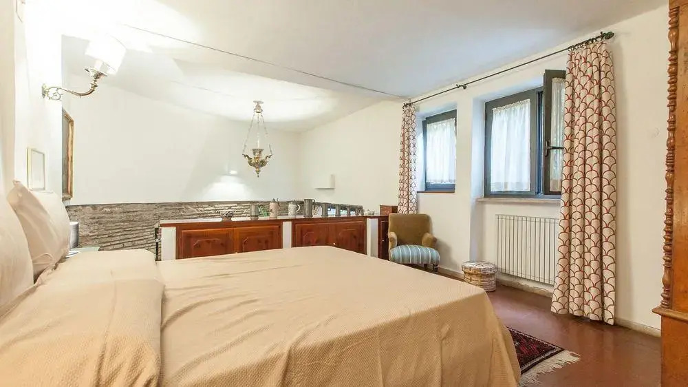 Elegant Pantheon Suite