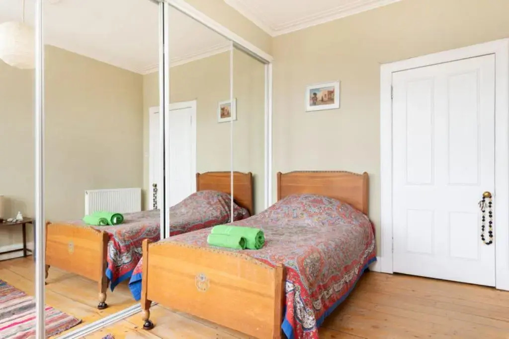 425 Quirky and Charming 2 Bedroom Seaside Apartment in Portobello