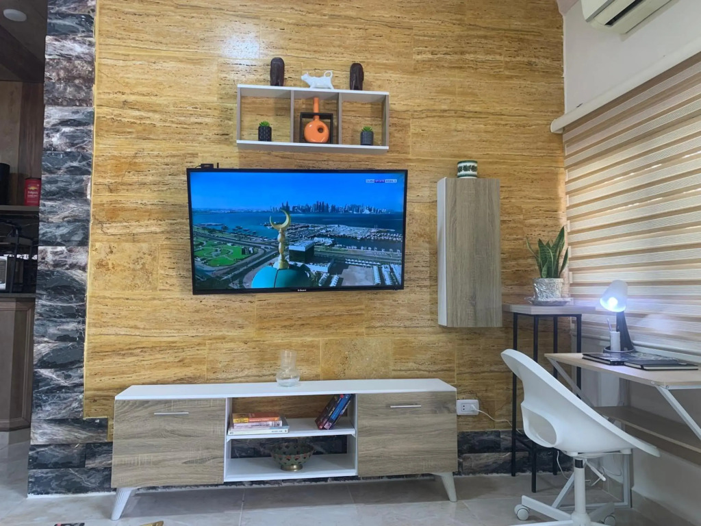 Tayoon Host