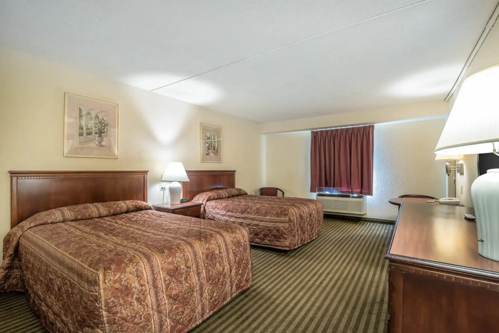 Econo Lodge Inn & Suites Binghamton