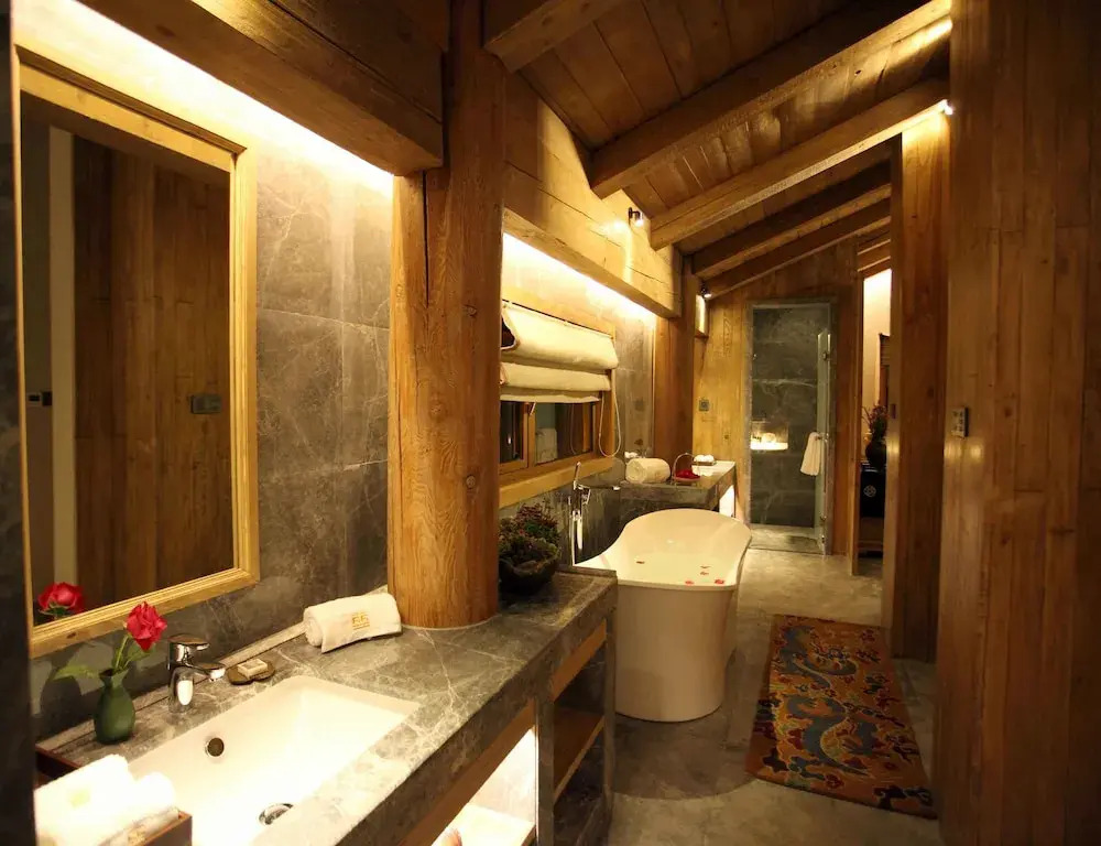 Shangri-La Ganden Manor Hotel by Floral Lux