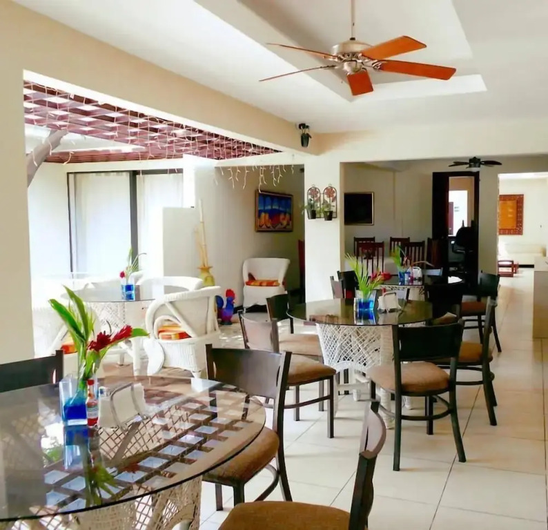 Maracas Inn