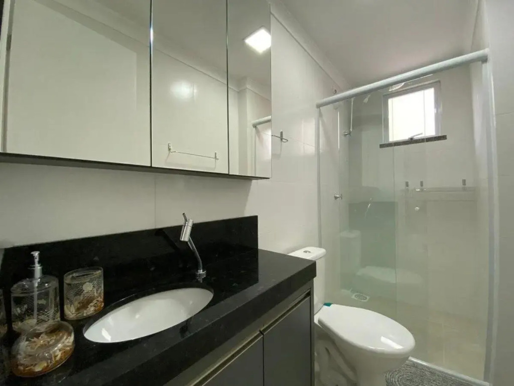 Lindo e Novíssimo Apartamento na Praia de Bombas.