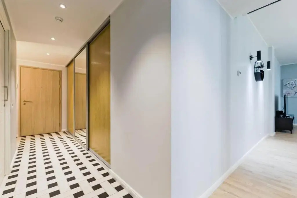 Central apartments, Quiet with Free Parking and AC