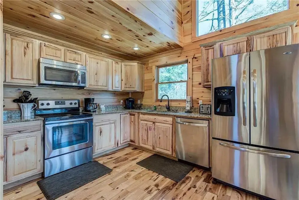 Rocky Top Lookout 4 Bedroom Home with Hot Tub