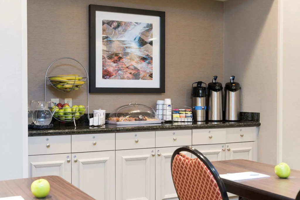 Hampton Inn & Suites Hartford-Manchester