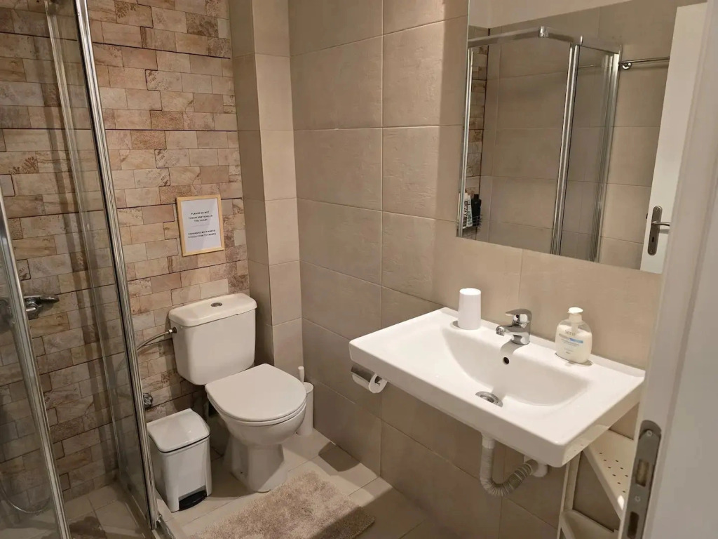 Апартаменты Spacious cosy studio w/100mbps Fiber@Home WiFi in very safe & quiet area