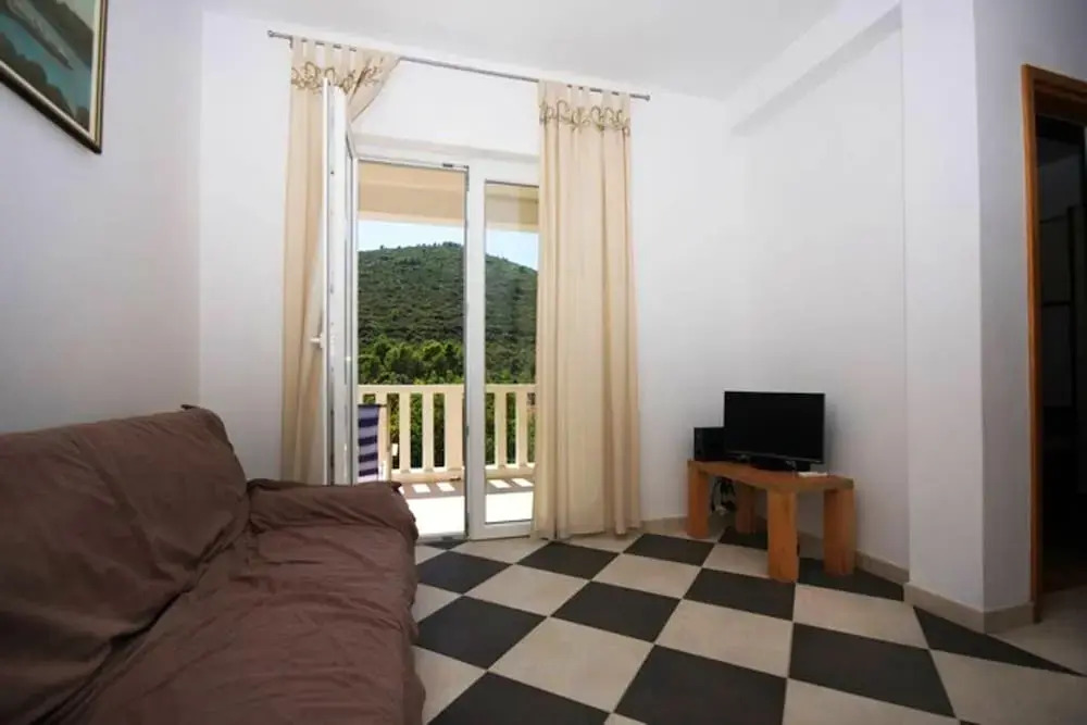 Apartment With one Bedroom in Žrnovo, With Shared Pool, Furnished Balcony and Wifi - Near the Beach