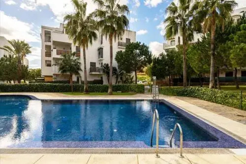 2BR poolfront family apartment WIFI and Near beach