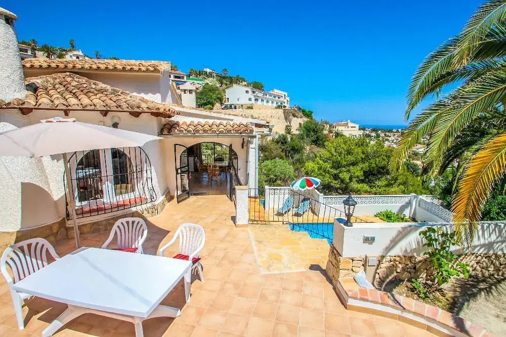 Linda - modern villa with splendid views in Benissa