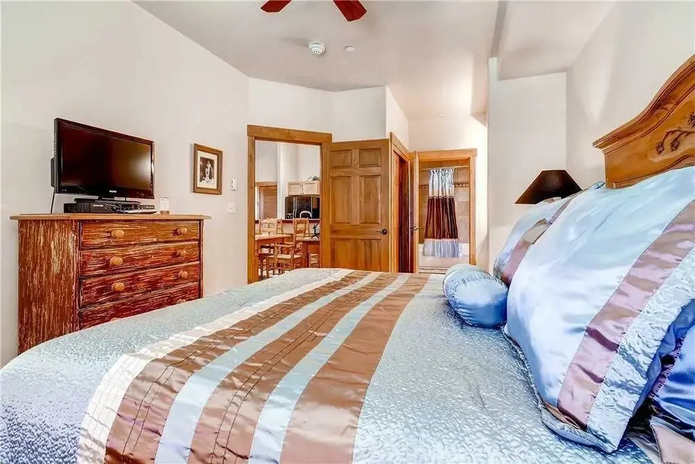 3301 Champagne Lodge, Trappeur's Crossing Apartment 2