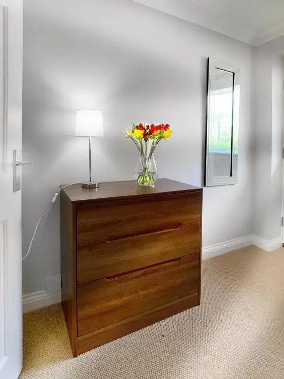 Wokingham - 2 bed with parking