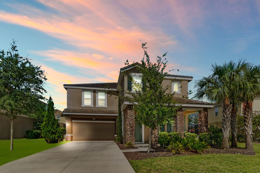 7 Bedrooms 5 Bathrooms Solterra 4196 Od