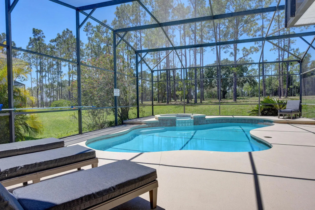 Brand New Remodeled Golf Course Pool & Spa Home, Davenport, US