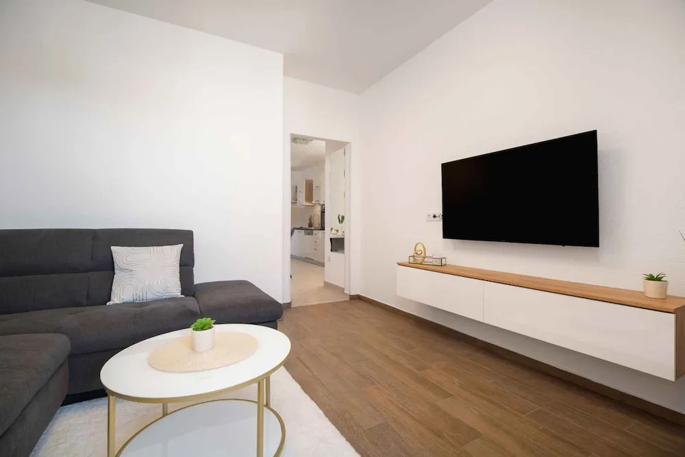 Beautiful 2-bedrooms Apartment in Rogoznica