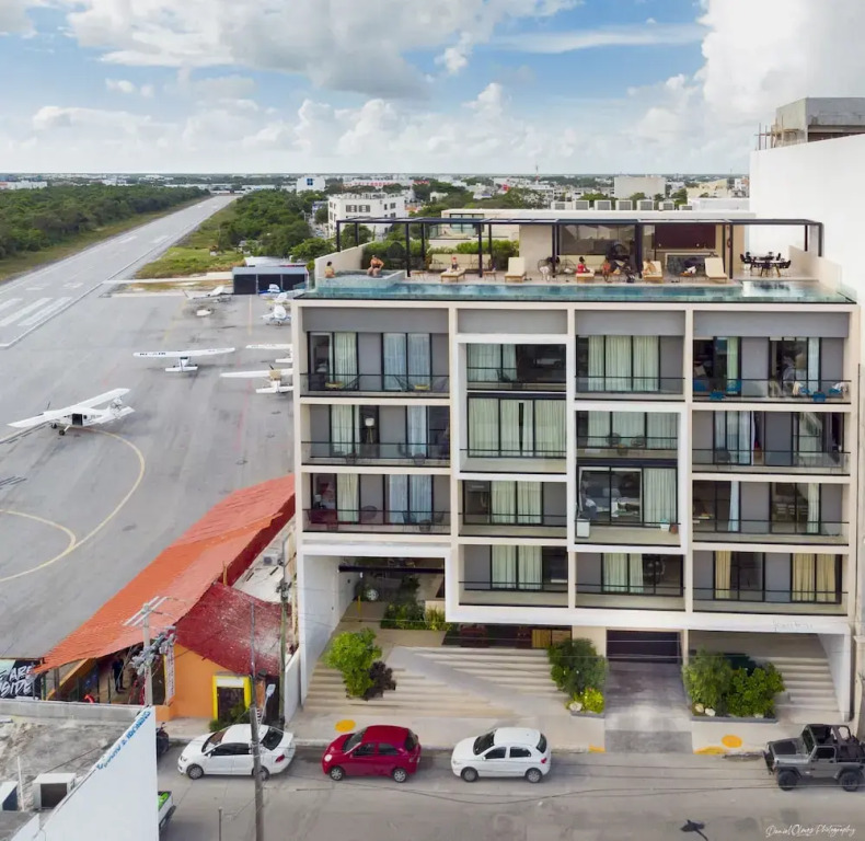 Kaab by the Beach. Condo with roofpool