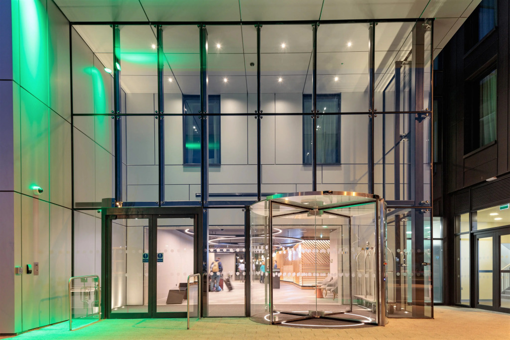 Holiday Inn London Heathrow - Bath Road by IHG